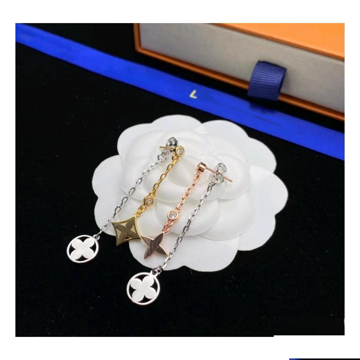 Dangle Chandelier Fashion Designer Earrings Flower Ornaments Womens Holiday Gifts Drop Delivery Jewelry Otbue Dhu4I
Dangle Chandelier Fashion Designer Earrings Flower Ornaments Womens Holiday Gifts Drop Delivery Jewelry Otbue Dhu4I