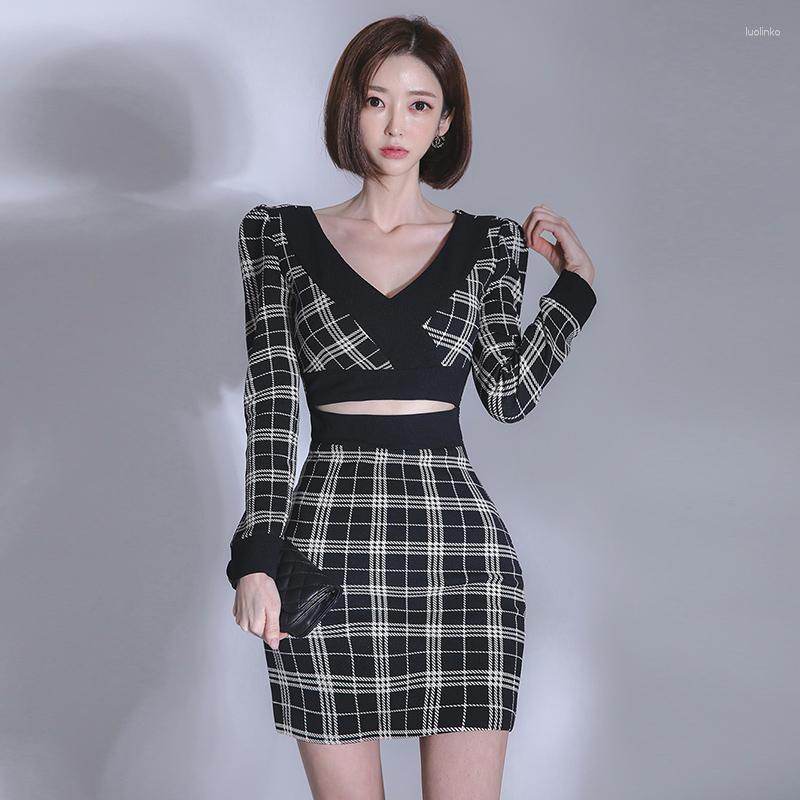 Casual Dresses Women' Spring And Summer High-end Temperament V-neck Bubble Sleeve Plaid Waist-leakage Fashion Slim Color Matching Dress, Picture color
Casual Dresses Women' Spring And Summer High-end Temperament V-neck Bubble Sleeve Plaid Waist-leakage Fashion Slim Color Matching Dress, Picture color