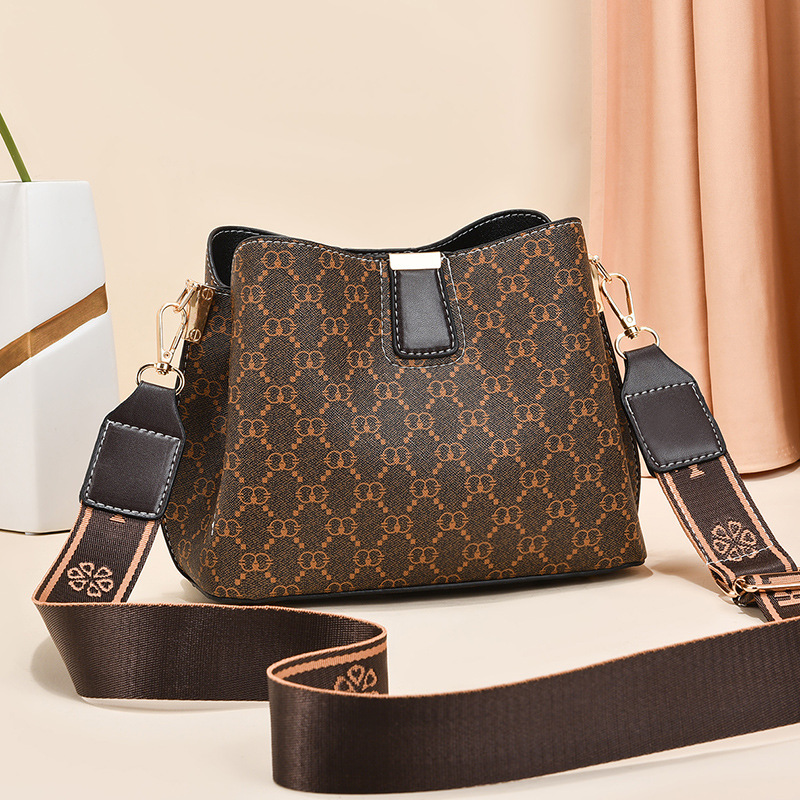 HBP 2023 New Women's Bag Retro Fashion Large Capacity Shoulder Messenger Bag Middle-Aged Women's Bag, 23*11*18cm
HBP 2023 New Women's Bag Retro Fashion Large Capacity Shoulder Messenger Bag Middle-Aged Women's Bag, 23*11*18cm