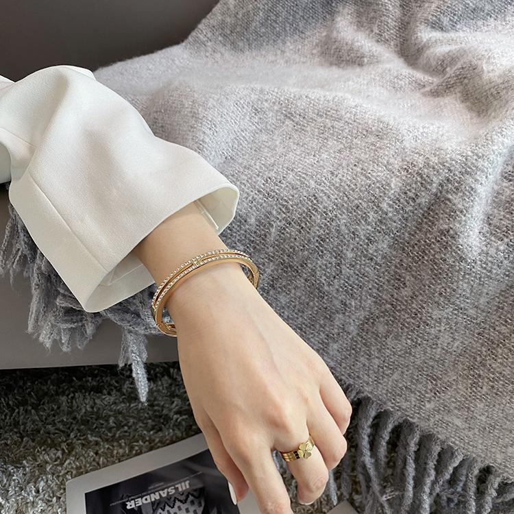 Bangle ORNAPEADIA 2023 Summer Fashion For Women I-inlaid Crystal Gold-plated Hollow Open Bracelet Goth Raym22
Bangle ORNAPEADIA 2023 Summer Fashion For Women I-inlaid Crystal Gold-plated Hollow Open Bracelet Goth Raym22
