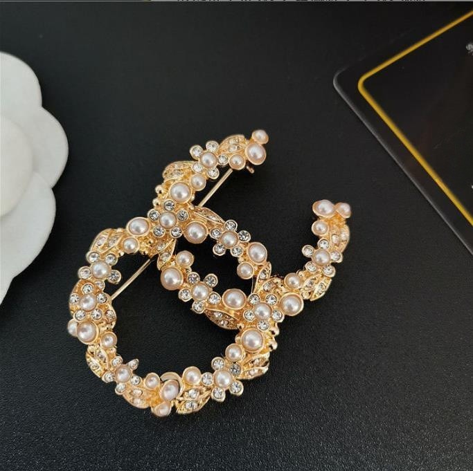Designer brooch Luxury gold-plated Pin brooches Fashion jewelry Girl pearl diamond brooch Premium gift Couple family wedding party Accessories 20style