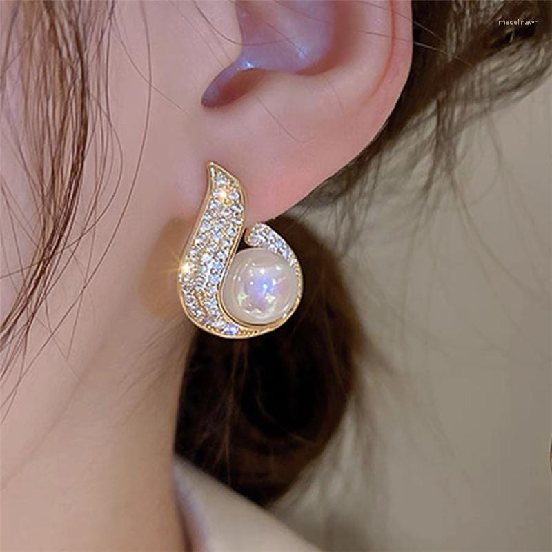 Stud Earrings 2023 Korean Exquisite Bow Pearl For Women Contracted Crystal Heart Shape Earring Girl Temperament Jewelry
Stud Earrings 2023 Korean Exquisite Bow Pearl For Women Contracted Crystal Heart Shape Earring Girl Temperament Jewelry