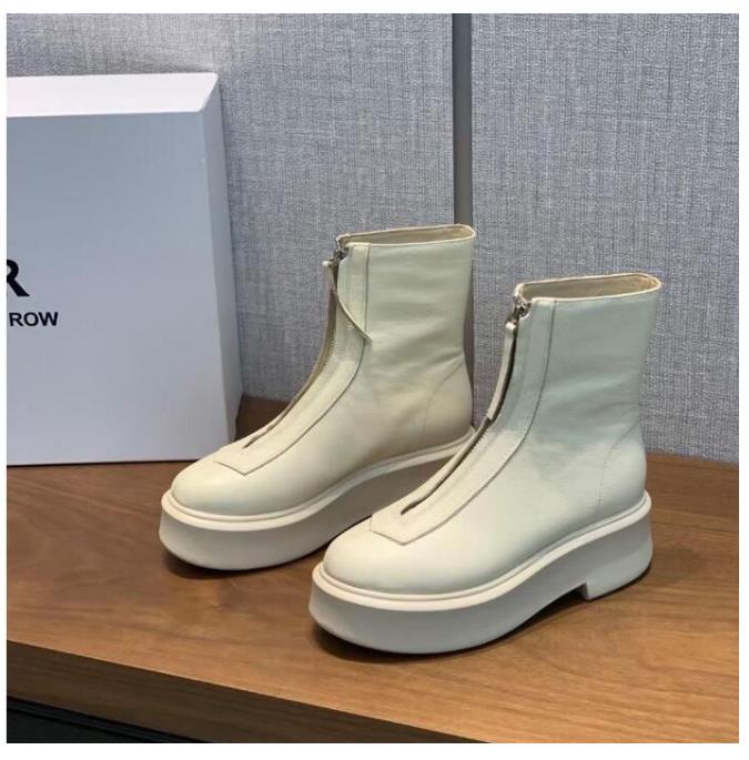 With box Ankle Chelsea Boots Flat Wedges Chunky Boot Smooth Leather Platform Zipper Slip-On Round Toe Block Heels The Row For Women Factory F
With box Ankle Chelsea Boots Flat Wedges Chunky Boot Smooth Leather Platform Zipper Slip-On Round Toe Block Heels The Row For Women Factory F