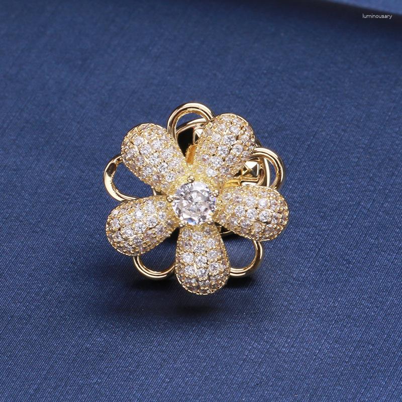 Brooches Female Fashion White Crystal Flower For Women Luxury Yellow Gold Color Zircon Alloy Plant Round Brooch Safety Pins
Brooches Female Fashion White Crystal Flower For Women Luxury Yellow Gold Color Zircon Alloy Plant Round Brooch Safety Pins