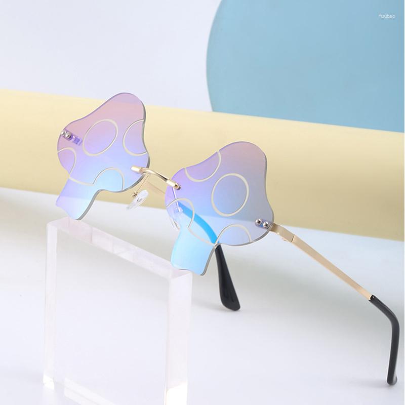 Sunglasses Fashionable Mushroom With Metal Frame And Gradient Color Lenses Irregular Party Glasses
Sunglasses Fashionable Mushroom With Metal Frame And Gradient Color Lenses Irregular Party Glasses