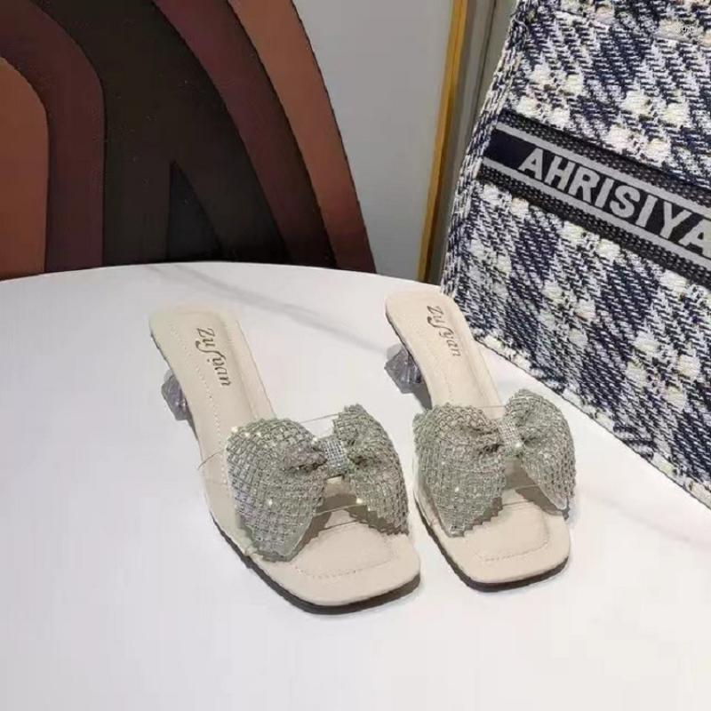Slippers Street Fashion Girl Bow Crystal Sexy Transparent Dress Heel Shoes Summer Pearl Bowknot Design 2023 Elegant Party Sandal, Beige
Slippers Street Fashion Girl Bow Crystal Sexy Transparent Dress Heel Shoes Summer Pearl Bowknot Design 2023 Elegant Party Sandal, Beige