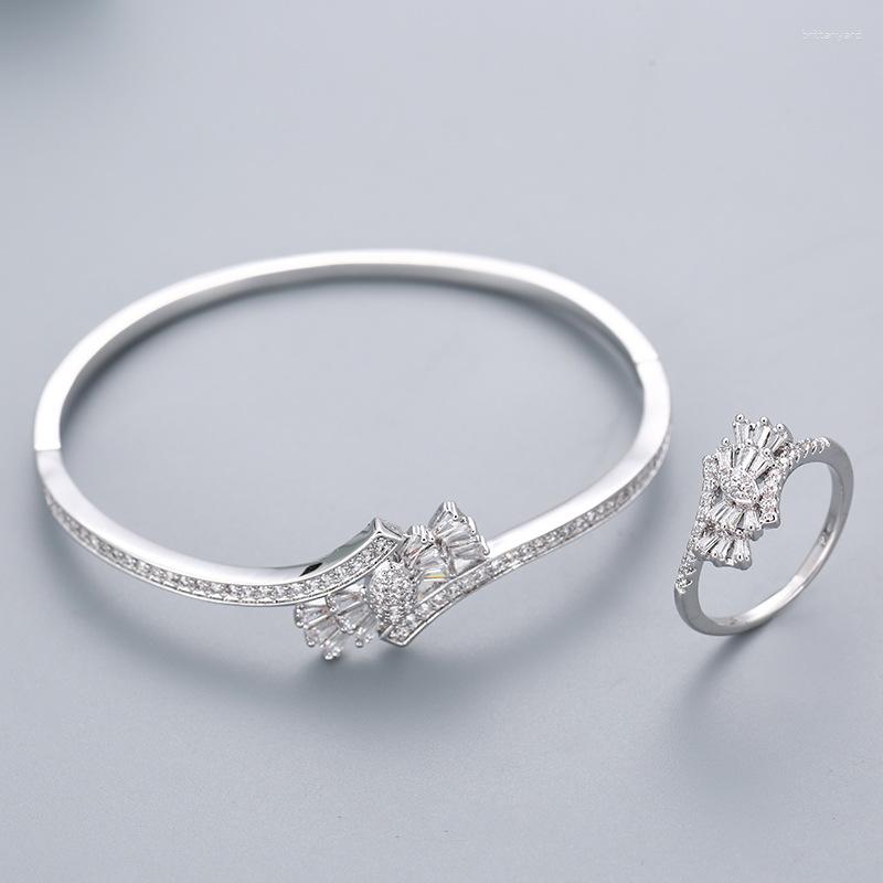 Necklace Earrings Set Simple Flower Romantic Plant 2Pcs Fashion Bracelet Ring High-Quality Zircon Send Friends Birthday Party, Picture shown
Necklace Earrings Set Simple Flower Romantic Plant 2Pcs Fashion Bracelet Ring High-Quality Zircon Send Friends Birthday Party, Picture shown
