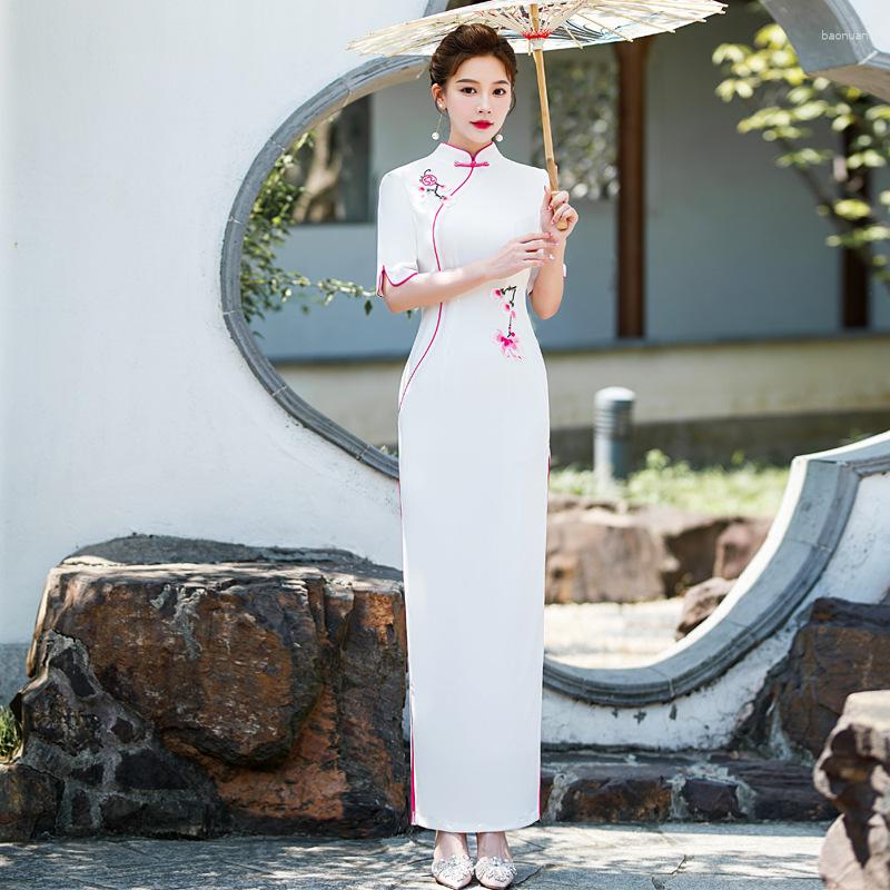 Ethnic Clothing Retro Half Sleeve Flower Embrodiery Satin Qipao Rayon Mandarin Collar Runway Show Cheongsam Chinese Women Dress
Ethnic Clothing Retro Half Sleeve Flower Embrodiery Satin Qipao Rayon Mandarin Collar Runway Show Cheongsam Chinese Women Dress