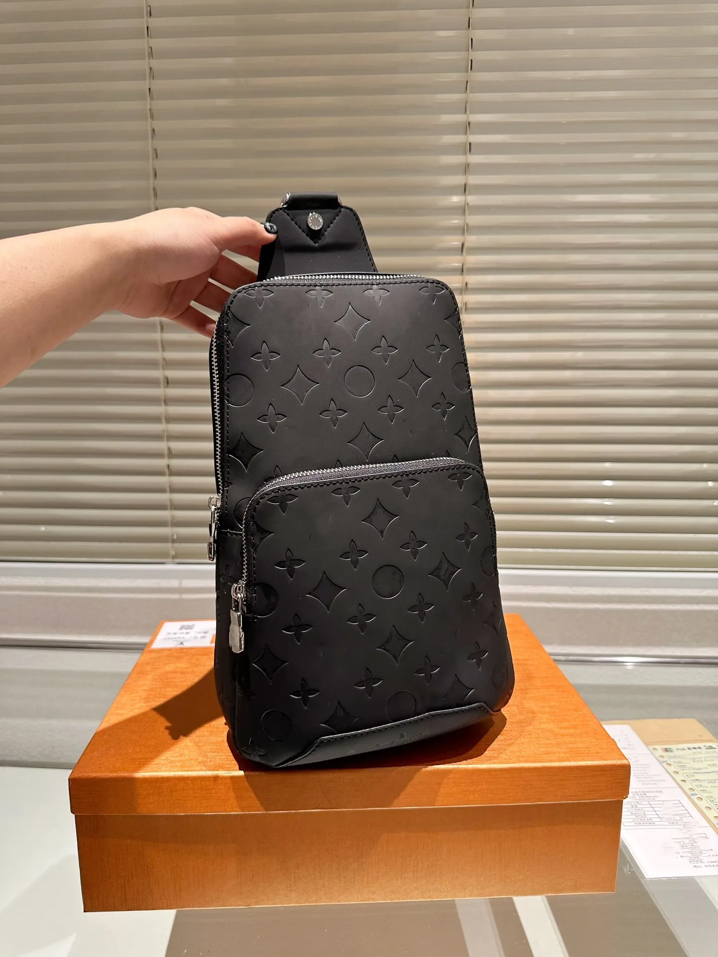 Avenue Sling Bag Men's Crossbodies Casual Classic Shoulder Bag Retiro Men's Chest Bag Luxury Messengers Fashion Handbag Real Leather Canvas
Avenue Sling Bag Men's Crossbodies Casual Classic Shoulder Bag Retiro Men's Chest Bag Luxury Messengers Fashion Handbag Real Leather Canvas