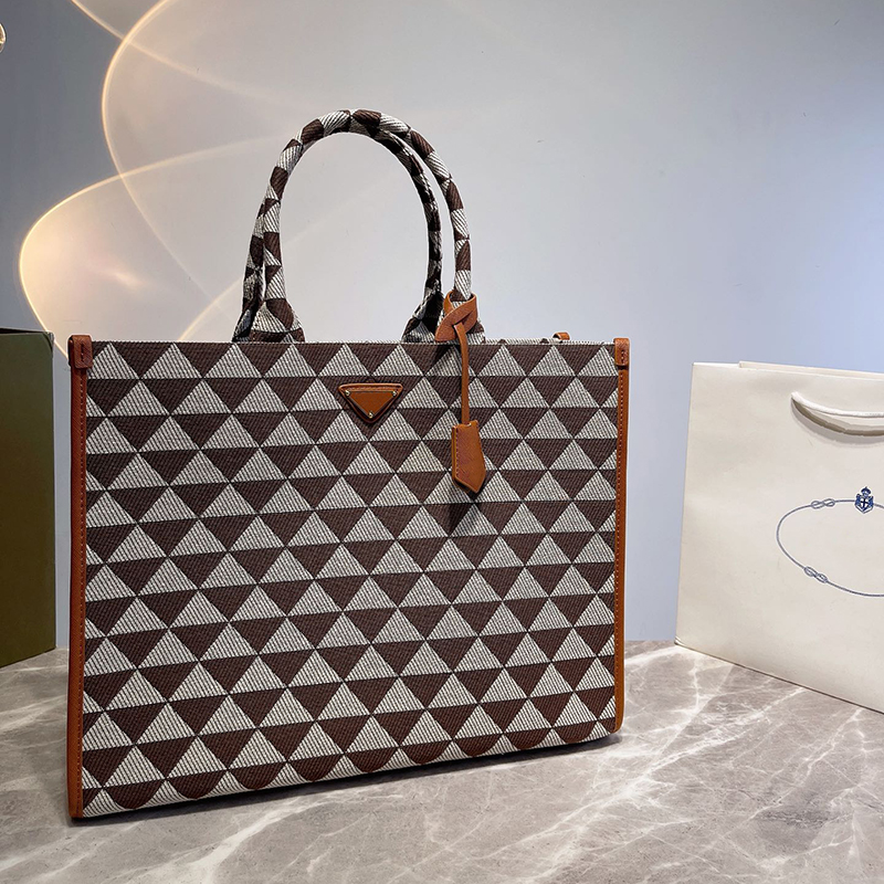 New Designer The Tote Bag Prad Triangle Logo Cotton Woven Shopping Totes Shoulder Bags Large Capacity Nylon Belts Underarm Colors Women Purses Hobo Size 39x31 cm, 1# 39x31cm
New Designer The Tote Bag Prad Triangle Logo Cotton Woven Shopping Totes Shoulder Bags Large Capacity Nylon Belts Underarm Colors Women Purses Hobo Size 39x31 cm, 1# 39x31cm