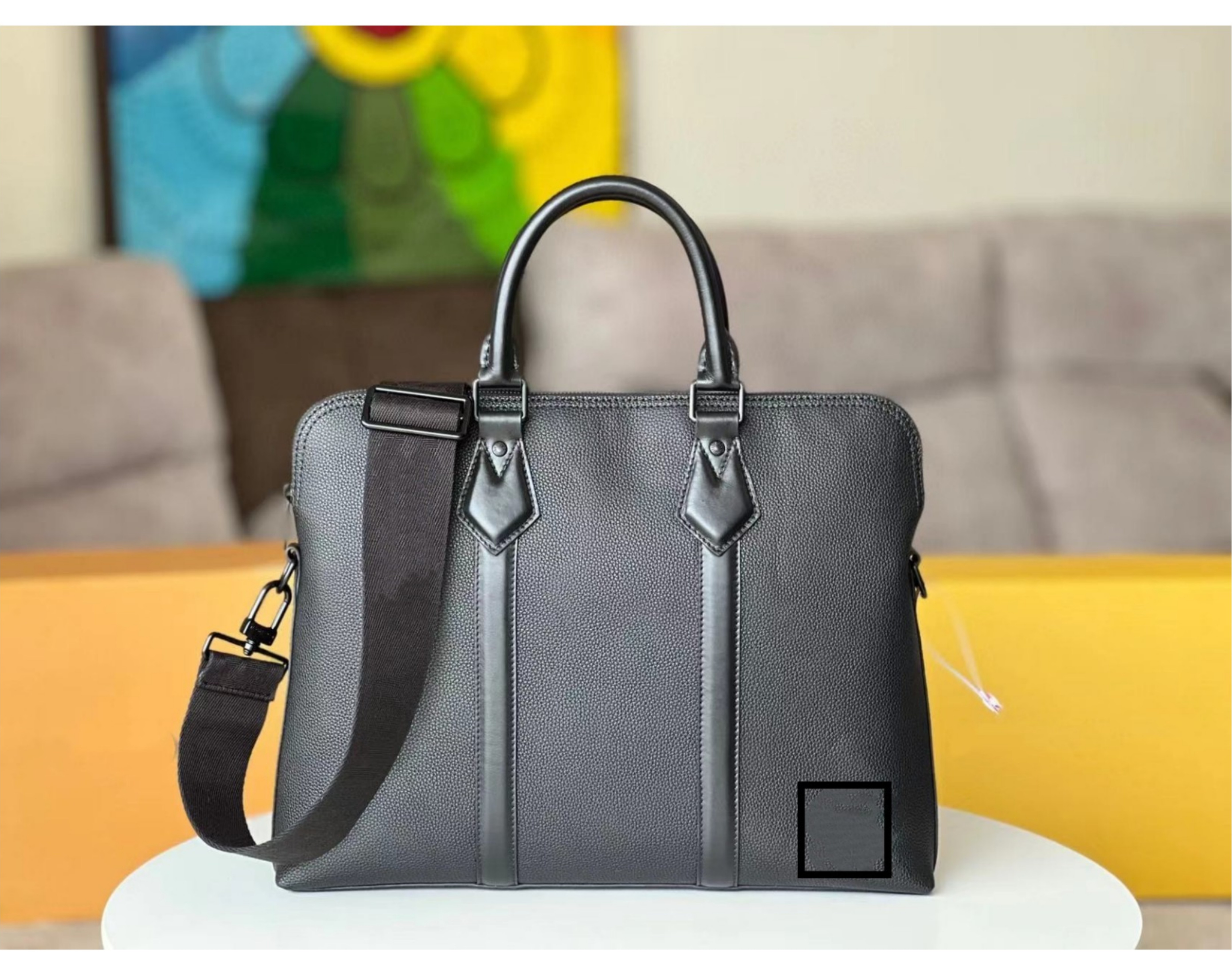Men's handbag Designer bag Briefcase Crossbody bag Luxury 1V brand Genuine leather Computer bag black stainless steel metal LOGO business bag
Men's handbag Designer bag Briefcase Crossbody bag Luxury 1V brand Genuine leather Computer bag black stainless steel metal LOGO business bag