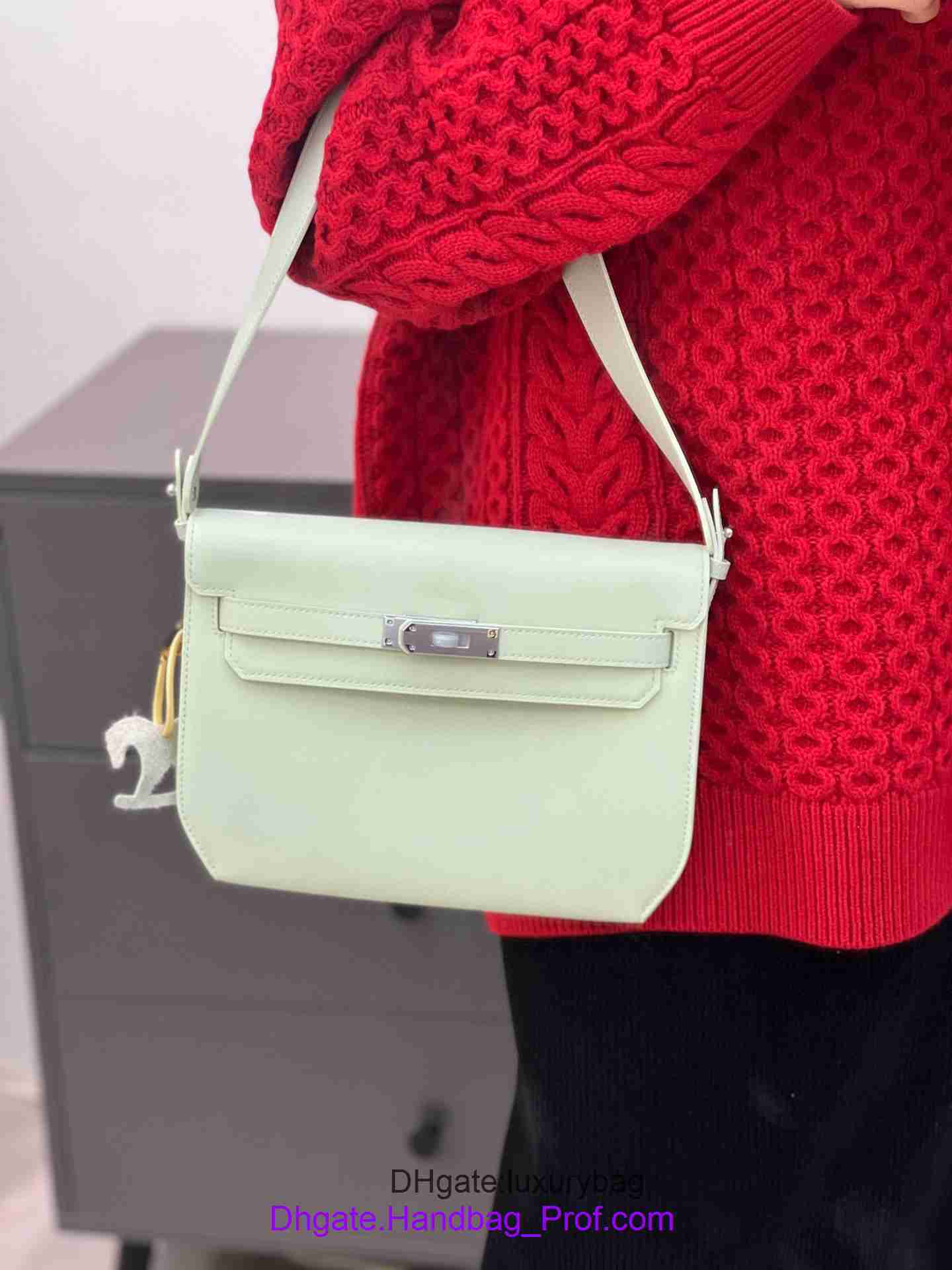 Hrems Designer Wholesale kyllie tote bags online store Genuine leather bag for women in autumn and winter 2023 new high end versatile underarm l With Real Logo, Pink
Hrems Designer Wholesale kyllie tote bags online store Genuine leather bag for women in autumn and winter 2023 new high end versatile underarm l With Real Logo, Pink