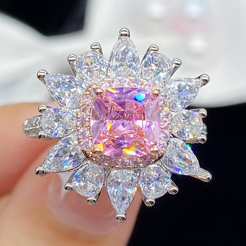 Cluster Rings Luxury Big Pink Crystal Flowers Diamonds Gemstones For Women 18k White Gold Filled Fine Jewelry Bijoux Party Accessories
Cluster Rings Luxury Big Pink Crystal Flowers Diamonds Gemstones For Women 18k White Gold Filled Fine Jewelry Bijoux Party Accessories