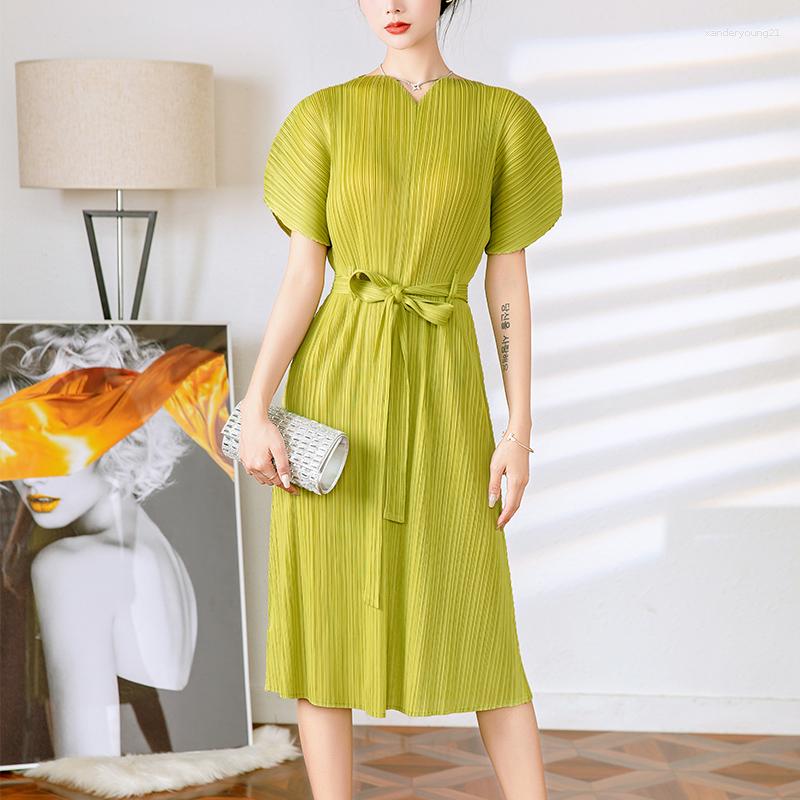 Party Dresses NOBLE Sling High Waist Lacing Elegant Solid Color Short Puff Sleeve Mid-Length Vest Neck Miyak Pleated Dress Women, Khaki
Party Dresses NOBLE Sling High Waist Lacing Elegant Solid Color Short Puff Sleeve Mid-Length Vest Neck Miyak Pleated Dress Women, Khaki