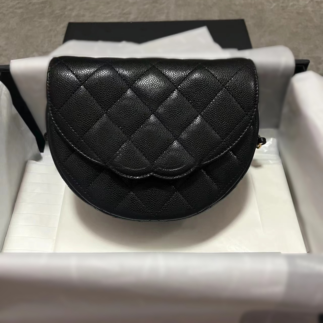 Fashion clutch Genuine Leather handbag half moon cosmetic bags Luxury Designers channel luggage bags Womens flap bag Shoulder Hobo men strap tote cross body Wallets, Black
Fashion clutch Genuine Leather handbag half moon cosmetic bags Luxury Designers channel luggage bags Womens flap bag Shoulder Hobo men strap tote cross body Wallets, Black
