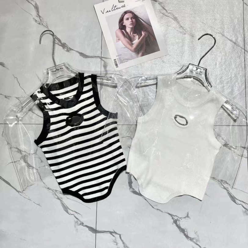 23ss womens designer clothing Womens Knits Decorative stripes hollow logo knitted vest tops High quality womens clothes a1
23ss womens designer clothing Womens Knits Decorative stripes hollow logo knitted vest tops High quality womens clothes a1