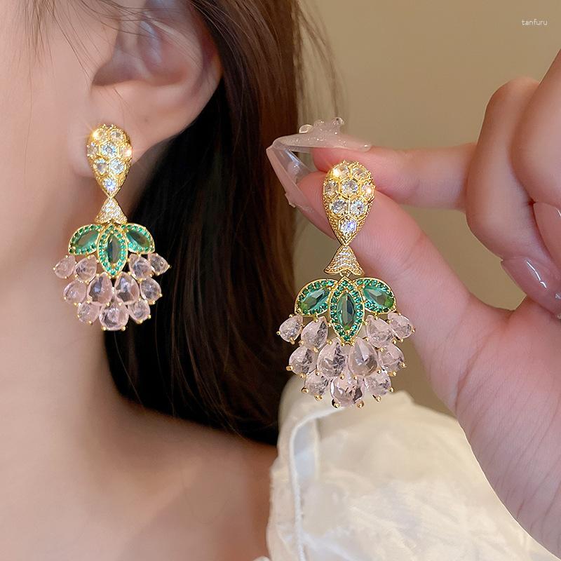 Dangle Earrings Minar Cute Lovely Shiny Full CZ Cubic Zirconia Grape Hanging For Women Gold Plated Copper Fruit Long Earring
Dangle Earrings Minar Cute Lovely Shiny Full CZ Cubic Zirconia Grape Hanging For Women Gold Plated Copper Fruit Long Earring