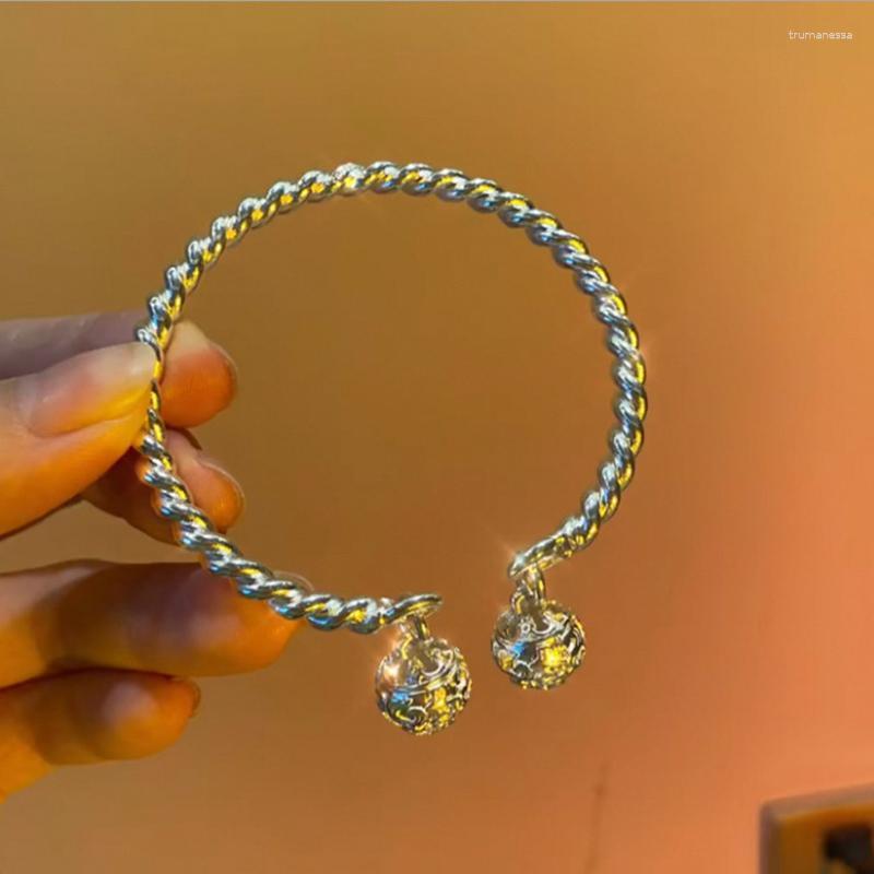 Bangle Fashion Twist Bracelet Adjustable Opening Size With Exquisite Small Bell Punk Charm Jewelry For Women Wedding Birthday Gift Raym22
Bangle Fashion Twist Bracelet Adjustable Opening Size With Exquisite Small Bell Punk Charm Jewelry For Women Wedding Birthday Gift Raym22
