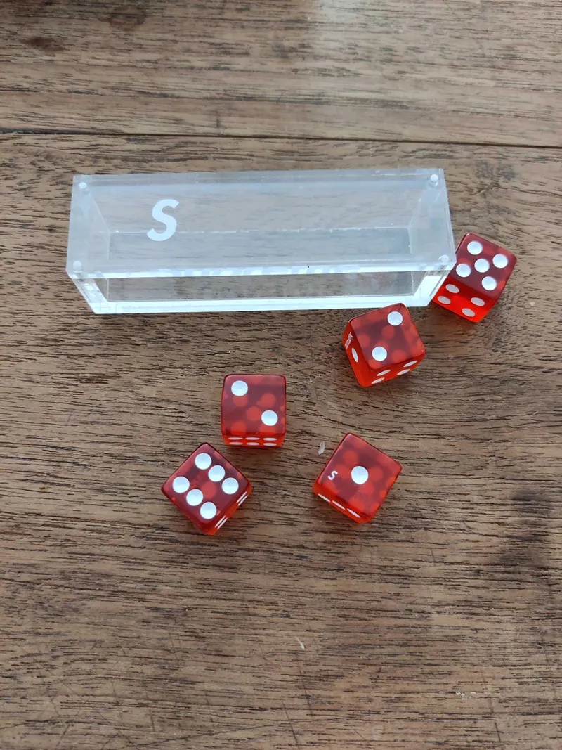 Outdoor game toy Acrylic Transparent 6 Sided Dice Clear Dices Crystal D6 Drinking Games Multi Game Fun Novelties
Outdoor game toy Acrylic Transparent 6 Sided Dice Clear Dices Crystal D6 Drinking Games Multi Game Fun Novelties