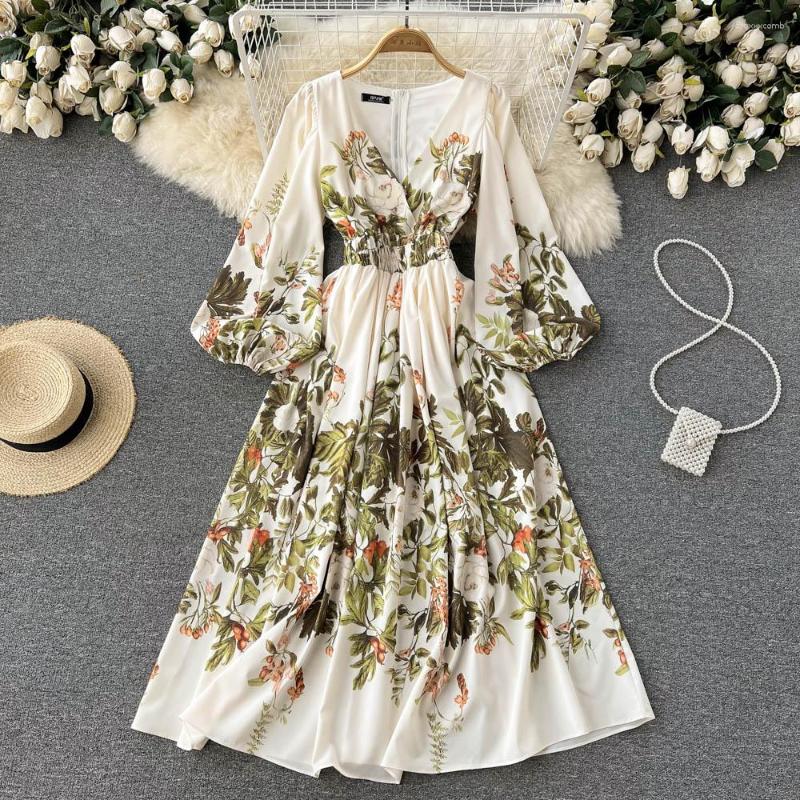 Casual Dresses French Style Retro Floral Dress V-Neck Slim Elegant Long With Large Swing, Pic color
Casual Dresses French Style Retro Floral Dress V-Neck Slim Elegant Long With Large Swing, Pic color