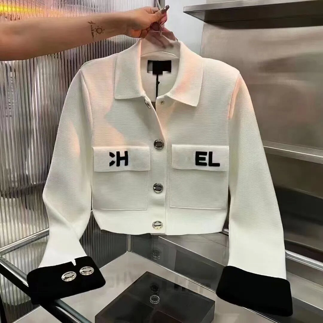 Designer Top Quality lapel Polo Women's Jackets Fashion Chest Pocket Alphabet Embroidery Printed Metal Buckle Knitted Long-sleeved Cardigan Jackets, White
Designer Top Quality lapel Polo Women's Jackets Fashion Chest Pocket Alphabet Embroidery Printed Metal Buckle Knitted Long-sleeved Cardigan Jackets, White