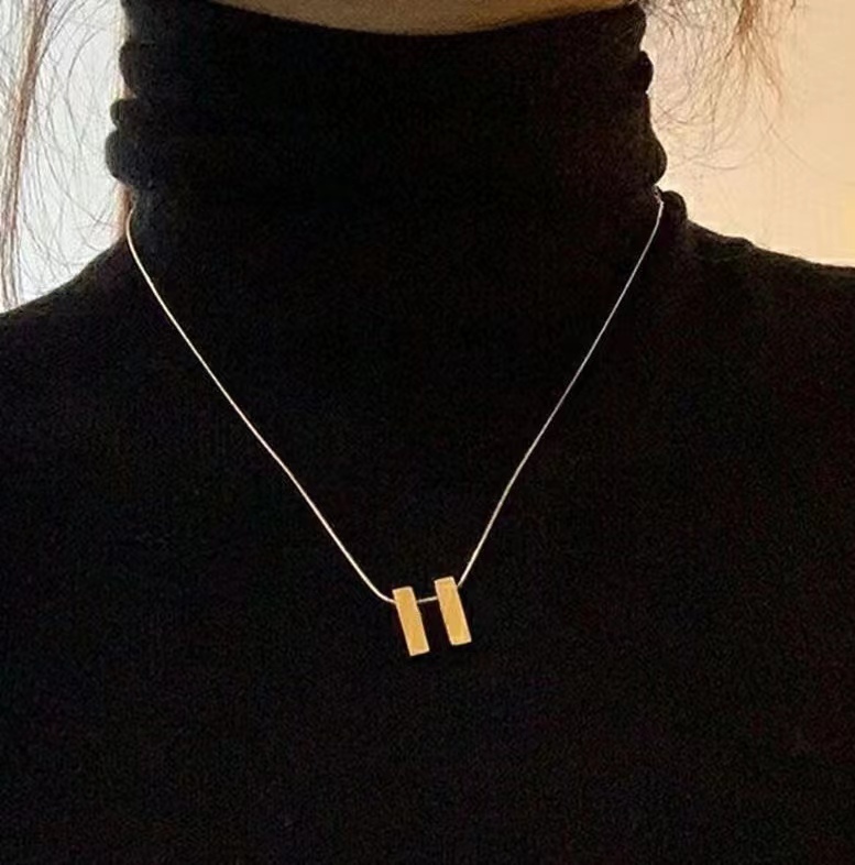 Designer Necklace H English alphabet Necklace High level Small Network Red Charcoal Chain
Designer Necklace H English alphabet Necklace High level Small Network Red Charcoal Chain