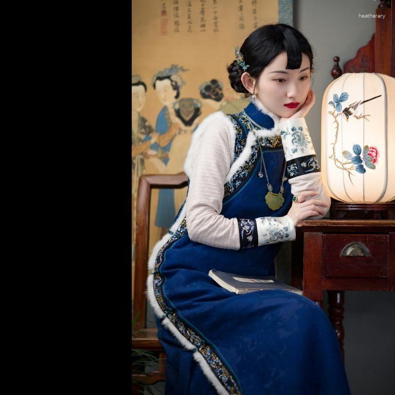 Ethnic Clothing Winter Blue Printing Republic Of China Style Stand-up Collar With Fur Trim High-grade Medium-length Vest Cheongsam Dress
Ethnic Clothing Winter Blue Printing Republic Of China Style Stand-up Collar With Fur Trim High-grade Medium-length Vest Cheongsam Dress