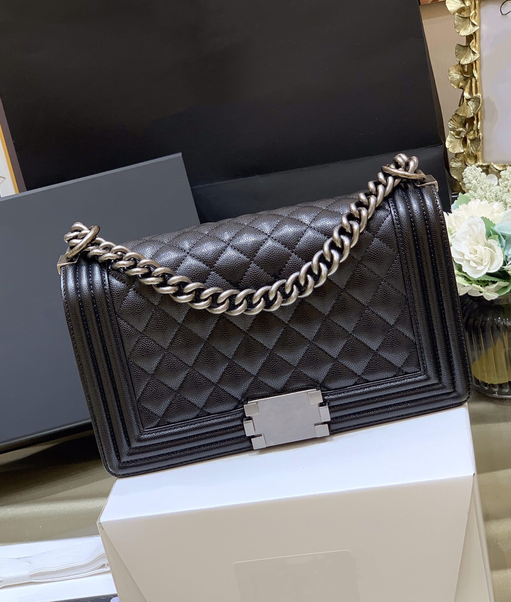 Classic women's crossbody bag High-end quality shoulder bag cowhide material is very good-looking fashion trend inside capacity is also very sufficient, Black
Classic women's crossbody bag High-end quality shoulder bag cowhide material is very good-looking fashion trend inside capacity is also very sufficient, Black