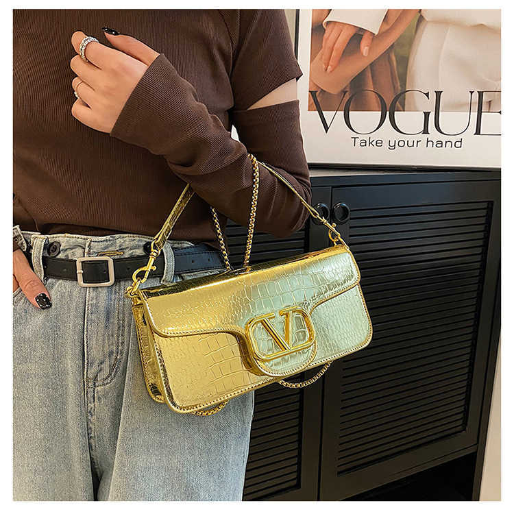Designer Valentino Bag For Women SDFG Shiny Gold Handbag 2023 New Arrive Tote Bags Chain Shoulder Snake Pattern Crossbody Small Square Wallet Luxury Purse, Black7
Designer Valentino Bag For Women SDFG Shiny Gold Handbag 2023 New Arrive Tote Bags Chain Shoulder Snake Pattern Crossbody Small Square Wallet Luxury Purse, Black7