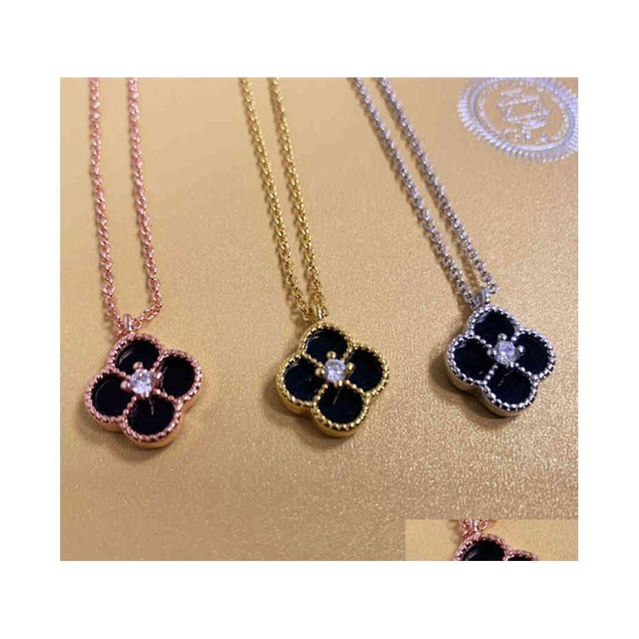 Pendant Necklaces 18K Gold Clover Necklace Female Summer Clavicle Chain 2022 Light Luxury Ins Lucky Grass Platinum Dh7Ow
Pendant Necklaces 18K Gold Clover Necklace Female Summer Clavicle Chain 2022 Light Luxury Ins Lucky Grass Platinum Dh7Ow