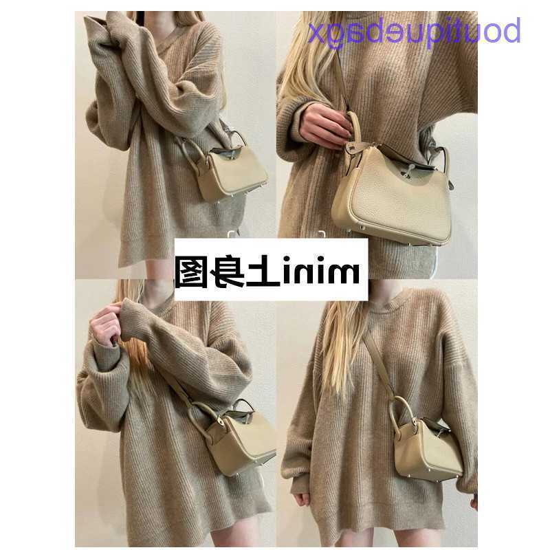 Authentic merchandise Genuine Lindi Bags H Home for sale Handmade wax thread TC cowhide Mini bag Handheld one shoulder cross body doctor New lHave Real Logo, Separate color k customer service
Authentic merchandise Genuine Lindi Bags H Home for sale Handmade wax thread TC cowhide Mini bag Handheld one shoulder cross body doctor New lHave Real Logo, Separate color k customer service