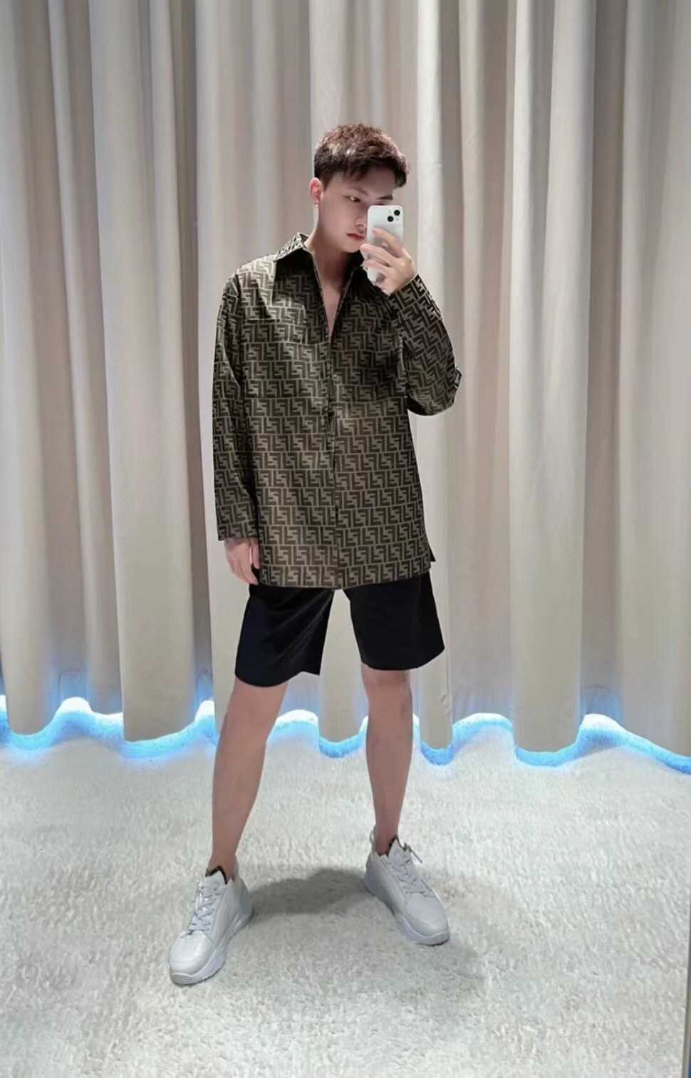 fend1/fend1 23 Spring and Autumn New Korean Version Fashion and Casual Versatile Double F Jacquard Shirt Jacket Men' Jacket, Full logo
fend1/fend1 23 Spring and Autumn New Korean Version Fashion and Casual Versatile Double F Jacquard Shirt Jacket Men' Jacket, Full logo