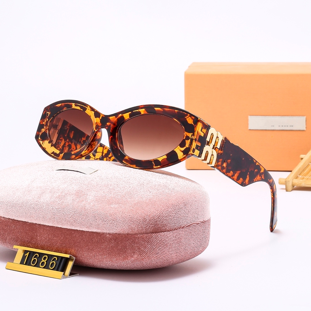 Miu sunglasses oval frame miu Sunglasses designer Women's radiation resistant personality Men's retro glasses board High grade high appearance value
Miu sunglasses oval frame miu Sunglasses designer Women's radiation resistant personality Men's retro glasses board High grade high appearance value