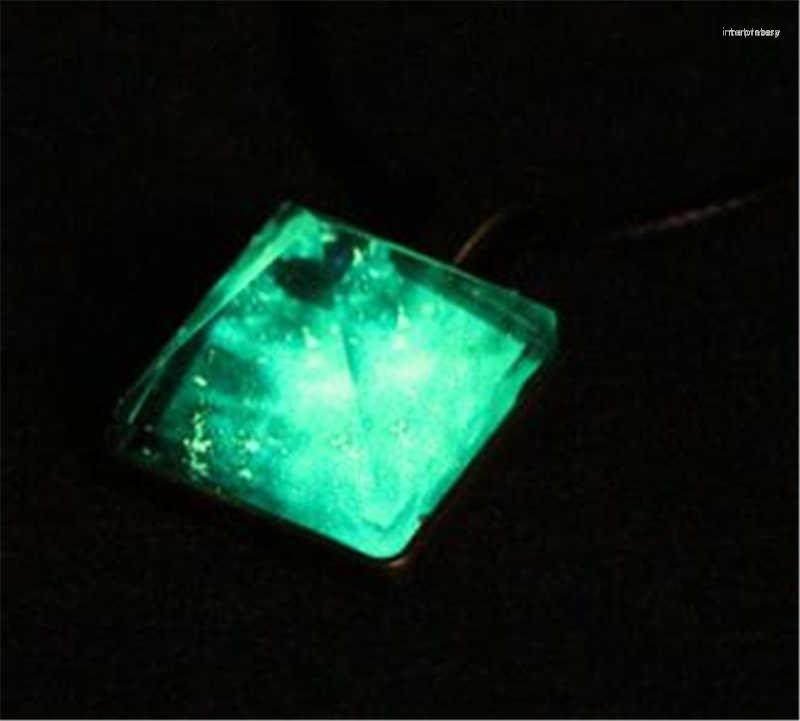Pendant Necklaces Pyramid Natural Glow-in-the-dark Crystal Fantasy Glow-in-the-sky Necklace Cool Male And Female Accessories
Pendant Necklaces Pyramid Natural Glow-in-the-dark Crystal Fantasy Glow-in-the-sky Necklace Cool Male And Female Accessories