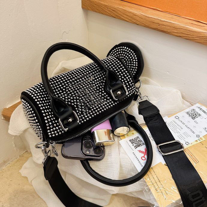 Fashion women's Shoulder Bags Handheld Cylinder Bag New Water Diamond Shoulder Bag Chain Versatile Crossbody Mother Bag, Black 7064
Fashion women's Shoulder Bags Handheld Cylinder Bag New Water Diamond Shoulder Bag Chain Versatile Crossbody Mother Bag, Black 7064