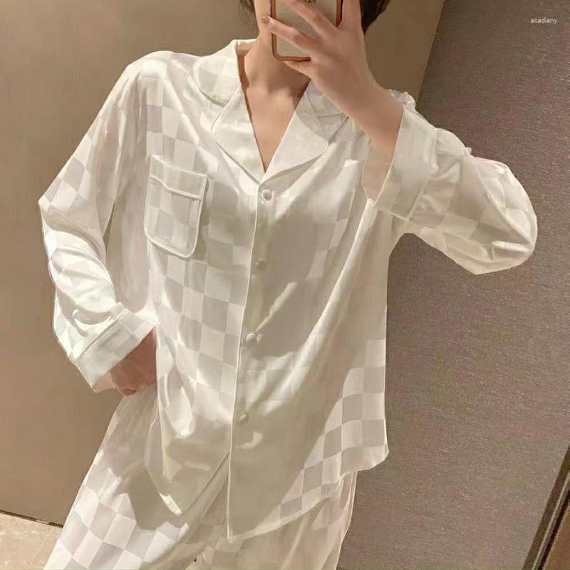 Women's Sleepwear Simple White Plaid Pajamas Two Piece Set Spring Long Sleeve Trouser Pijamas Suit Thin Silk Satin Home Wear Loose
Women's Sleepwear Simple White Plaid Pajamas Two Piece Set Spring Long Sleeve Trouser Pijamas Suit Thin Silk Satin Home Wear Loose