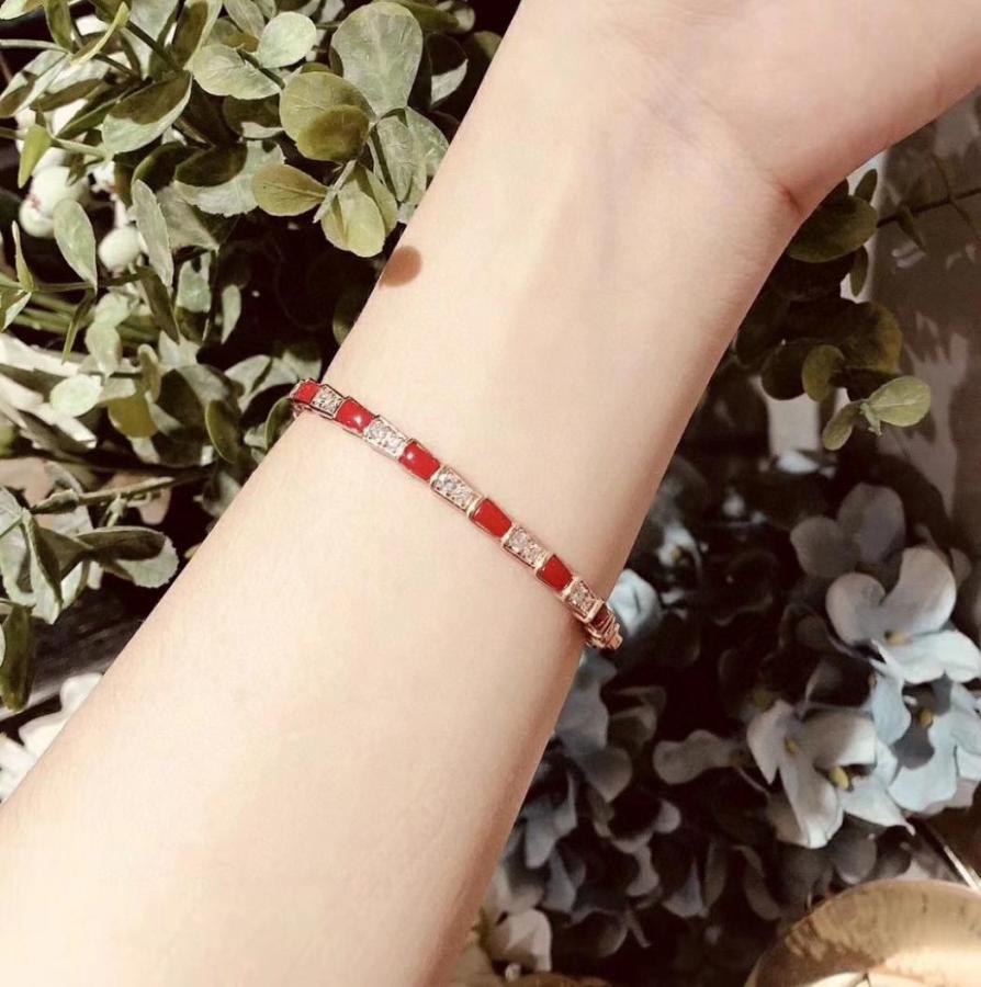 bracelet female bracelets personality head hand jewelry sterling silver plated 18k rose gold fashion bone new white shellfish mother7247924
bracelet female bracelets personality head hand jewelry sterling silver plated 18k rose gold fashion bone new white shellfish mother7247924