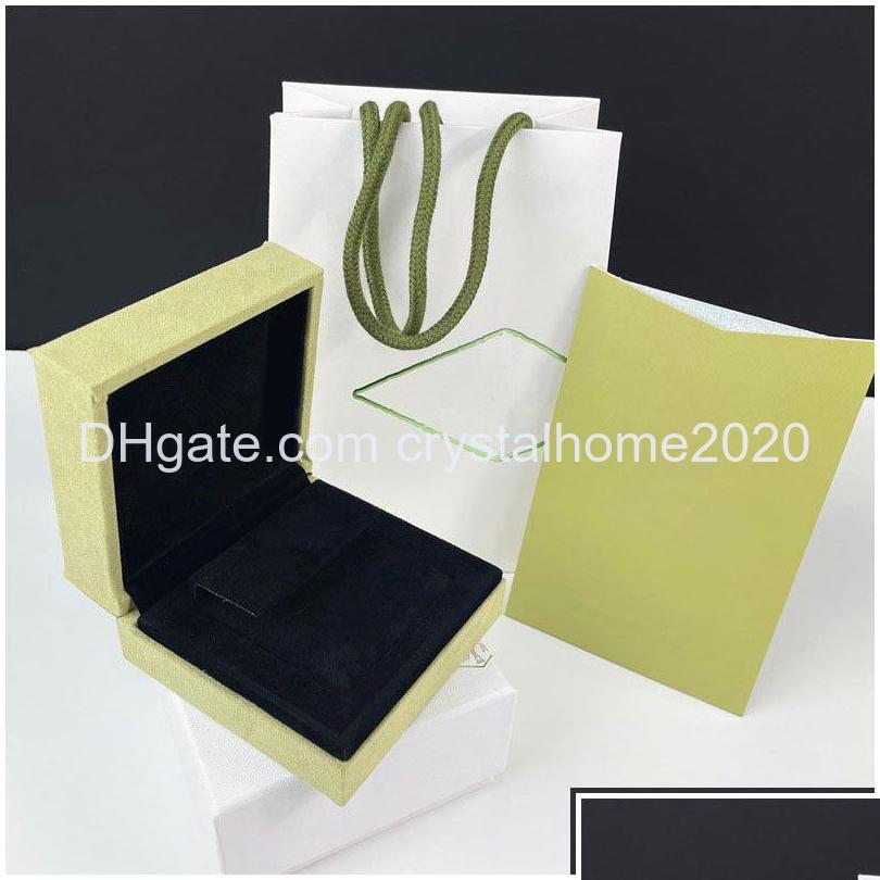 Jewelry Boxes Luxury Clover Fashion Designer Sweet Charm Bracelets For Girls Women Brand Name Bracelet Necklace Bangle Earrings Ring Dha1H
Jewelry Boxes Luxury Clover Fashion Designer Sweet Charm Bracelets For Girls Women Brand Name Bracelet Necklace Bangle Earrings Ring Dha1H