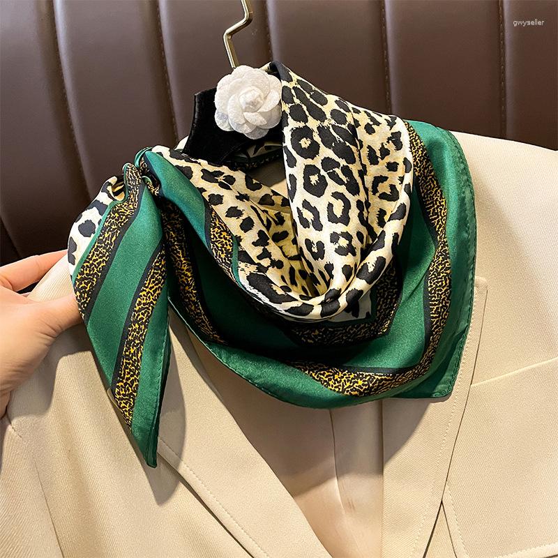 Scarves 2023 Silk Scarf 70x70cm Luxury BrandDesigner Hair Leopard Print Handkerchief Hijab Shawl Women Bandanna Foulard Muffler Wrap
Scarves 2023 Silk Scarf 70x70cm Luxury BrandDesigner Hair Leopard Print Handkerchief Hijab Shawl Women Bandanna Foulard Muffler Wrap