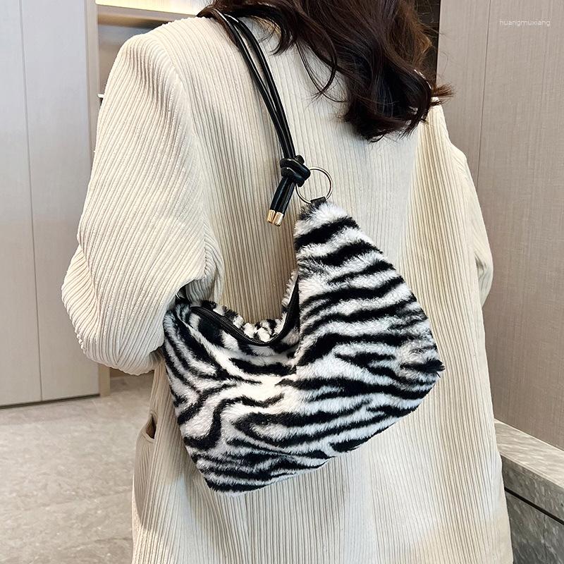 Evening Bags Plush Ladies Commute Casual Autumn Winter Top-handle Bag Elegant Leopard Vintage Portable For Shopping Travel Luxury, Khaki
Evening Bags Plush Ladies Commute Casual Autumn Winter Top-handle Bag Elegant Leopard Vintage Portable For Shopping Travel Luxury, Khaki