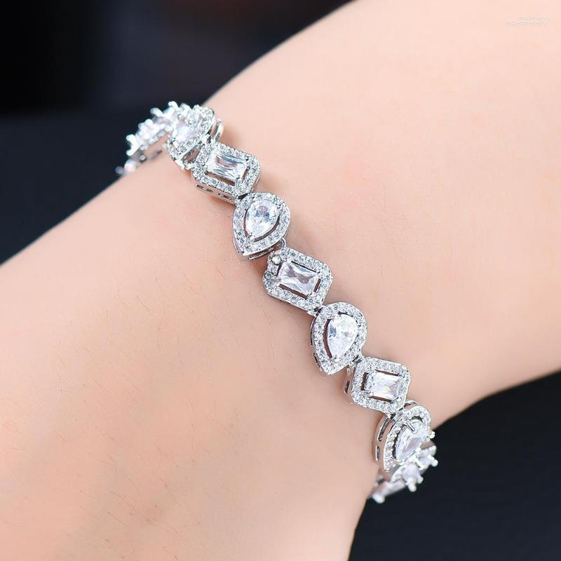 Bangle Trendy Luxury African Sweet Sparkling Bracelet Women Wedding Full Cubic Zirconia Crystal Dubai Party Jewelry
Bangle Trendy Luxury African Sweet Sparkling Bracelet Women Wedding Full Cubic Zirconia Crystal Dubai Party Jewelry