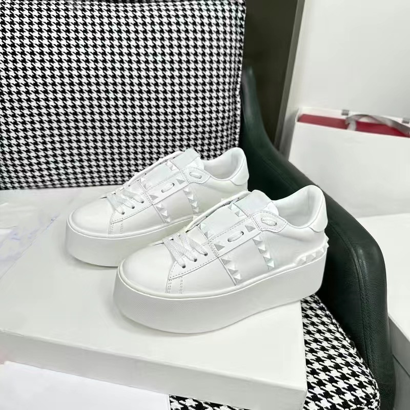 Designer shoes womens sneakers black white navy blue pink golden spikes trainers loafers rivets casual dress shoe leather trainer 01
Designer shoes womens sneakers black white navy blue pink golden spikes trainers loafers rivets casual dress shoe leather trainer 01