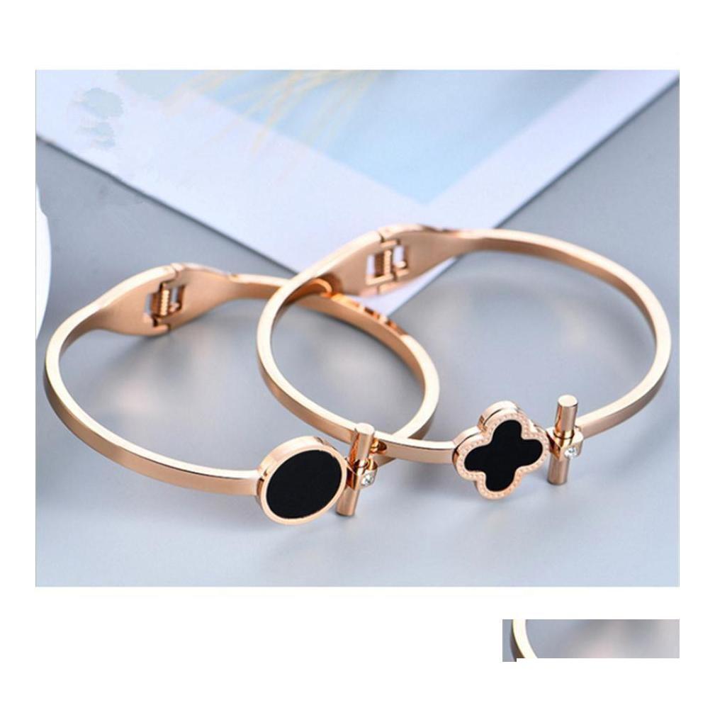 Bangle Titanium Steel Clover Diamond Bracelet Womans Black Round Rose Gold European And American Fashion 2704 Drop Delivery Je Dhsj2
Bangle Titanium Steel Clover Diamond Bracelet Womans Black Round Rose Gold European And American Fashion 2704 Drop Delivery Je Dhsj2