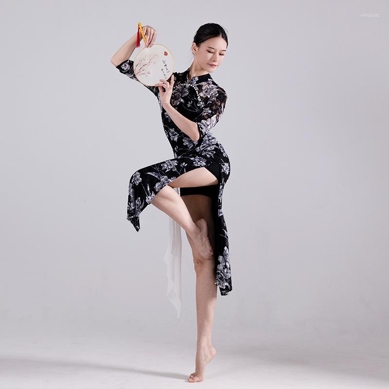 Ethnic Clothing 2023 Summer Female Sexy Qipao Dress Chinese Modern Dance High Slit Cheongsam Scarf Classical Dancing Performance Costume
Ethnic Clothing 2023 Summer Female Sexy Qipao Dress Chinese Modern Dance High Slit Cheongsam Scarf Classical Dancing Performance Costume