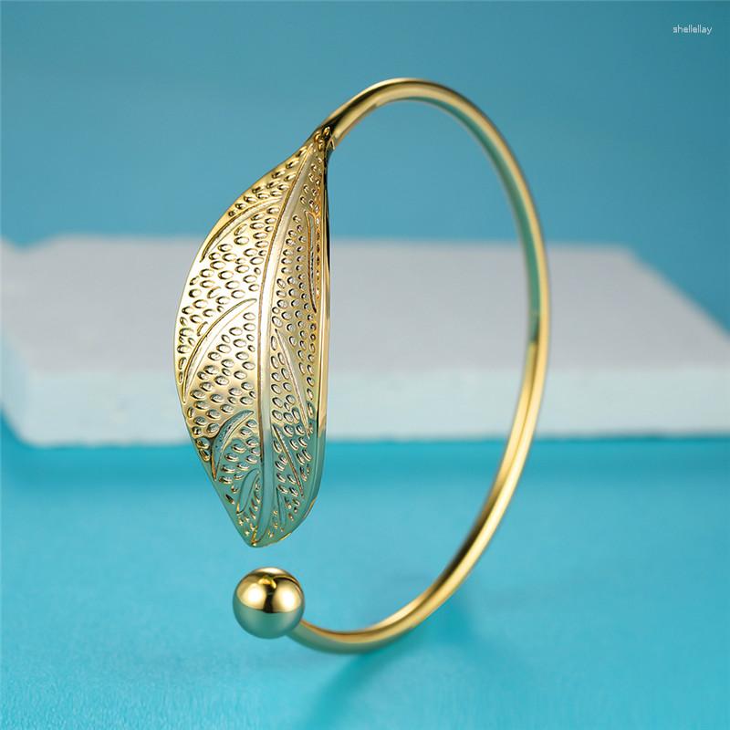 Charm Bracelets Luxury Female Leaf Open Bracelet Classic Yellow Gold Color For Women Cute Bride Metal Party Chain
Charm Bracelets Luxury Female Leaf Open Bracelet Classic Yellow Gold Color For Women Cute Bride Metal Party Chain