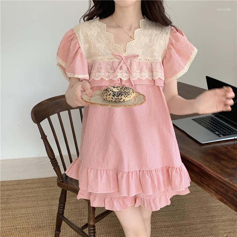 Women's Sleepwear Lace Embroidery Pajama Set Summer Home Suit Plaid Pink Blue Short Sleeve Tops Pyjamas Shorts Ruffles 2 Piece S072
Women's Sleepwear Lace Embroidery Pajama Set Summer Home Suit Plaid Pink Blue Short Sleeve Tops Pyjamas Shorts Ruffles 2 Piece S072