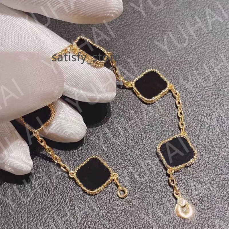 Classic fashion charm bracelet Four-leaf Clover designer jewelry 18K gold bracelet for women and men
Classic fashion charm bracelet Four-leaf Clover designer jewelry 18K gold bracelet for women and men