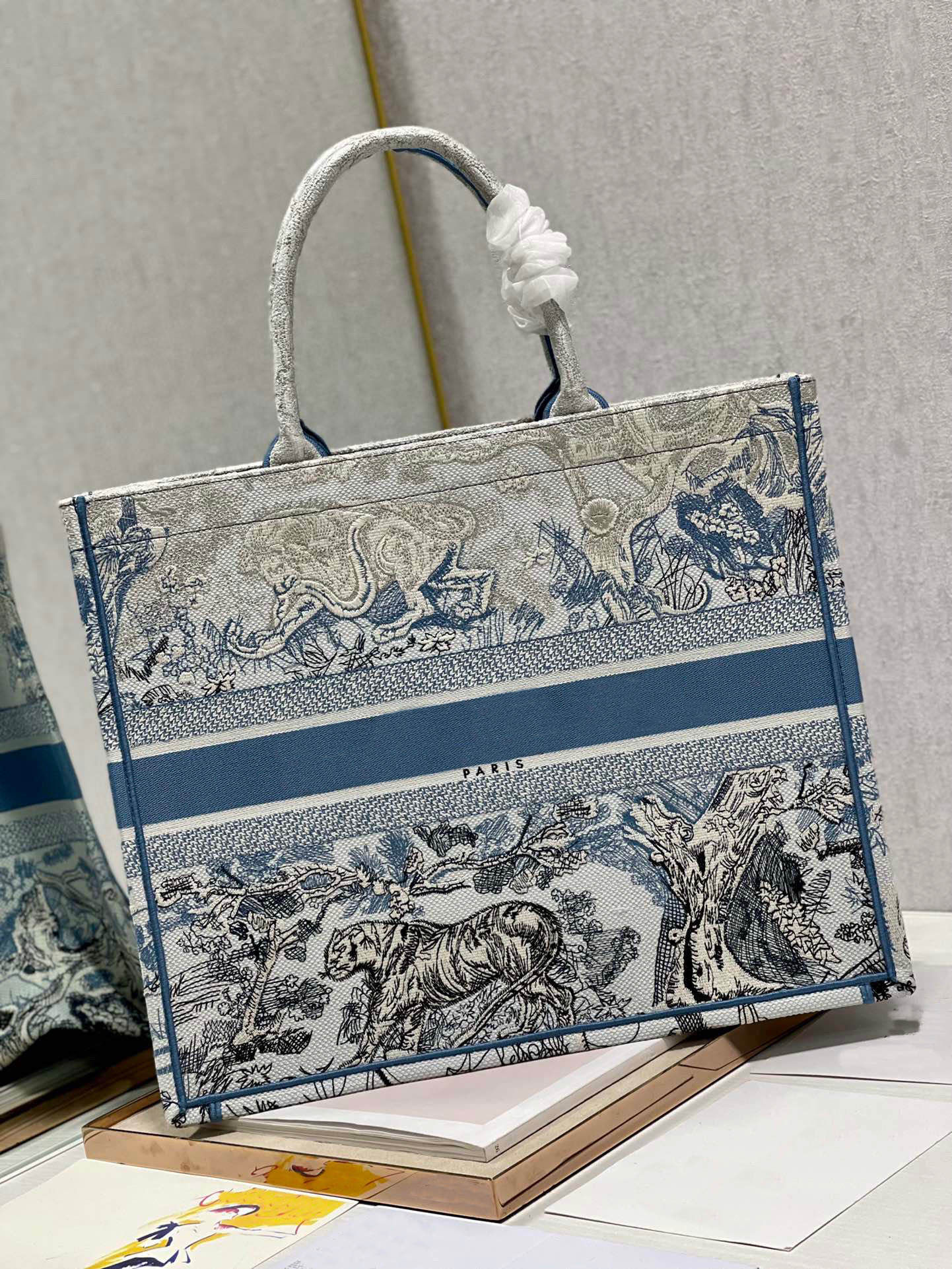 2023 new women's shopping bag High-end custom quality handbag can be accommodated a variety of daily necessities fashion style large capacity travel shopping can be, Blue
2023 new women's shopping bag High-end custom quality handbag can be accommodated a variety of daily necessities fashion style large capacity travel shopping can be, Blue