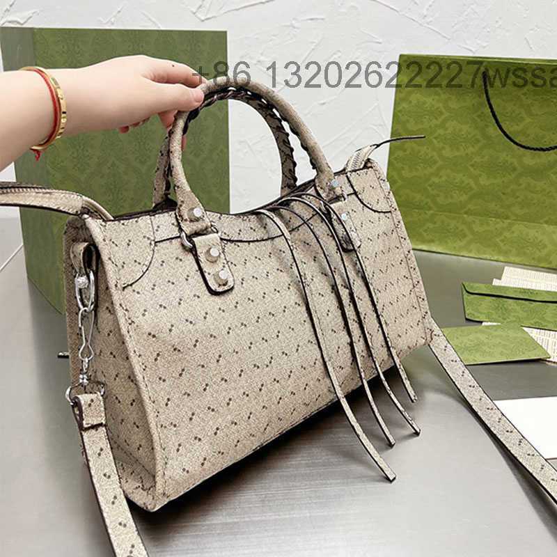 pochette bag Old Flower Totes Bag Cool Girl Motorcycle Hand Bags Rivet Women Handbags Crossbody Shoulder Canvas Purse Large Capacity Classic Lettere, Brownx33x23cm
pochette bag Old Flower Totes Bag Cool Girl Motorcycle Hand Bags Rivet Women Handbags Crossbody Shoulder Canvas Purse Large Capacity Classic Lettere, Brownx33x23cm