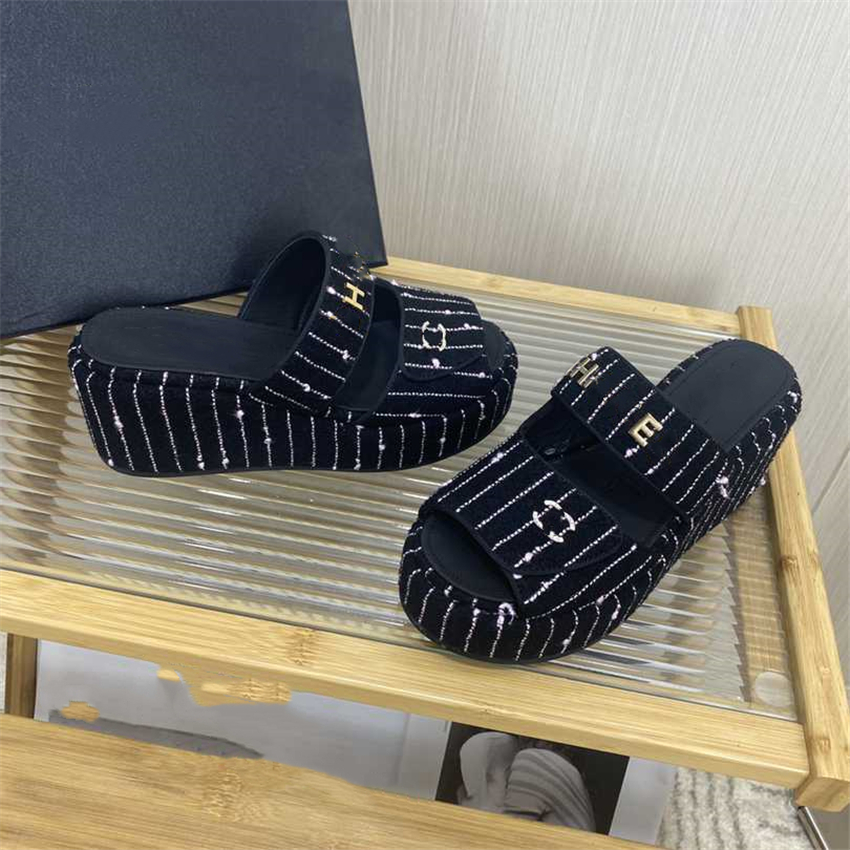Fashion Slippers 2023 Channel Luxury Design Summer Men and Women Flat Shoes Thick Sole Leather Rubber Letter Logo Casual Cartoon Slippers 08-02
Fashion Slippers 2023 Channel Luxury Design Summer Men and Women Flat Shoes Thick Sole Leather Rubber Letter Logo Casual Cartoon Slippers 08-02